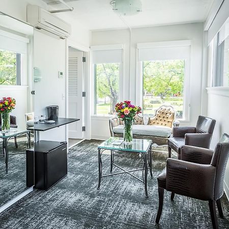 Park Plaza Hotel Seguin Bagian luar foto
