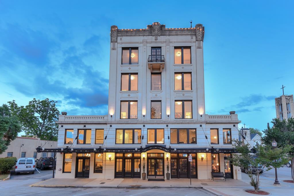 Park Plaza Hotel Seguin Bagian luar foto