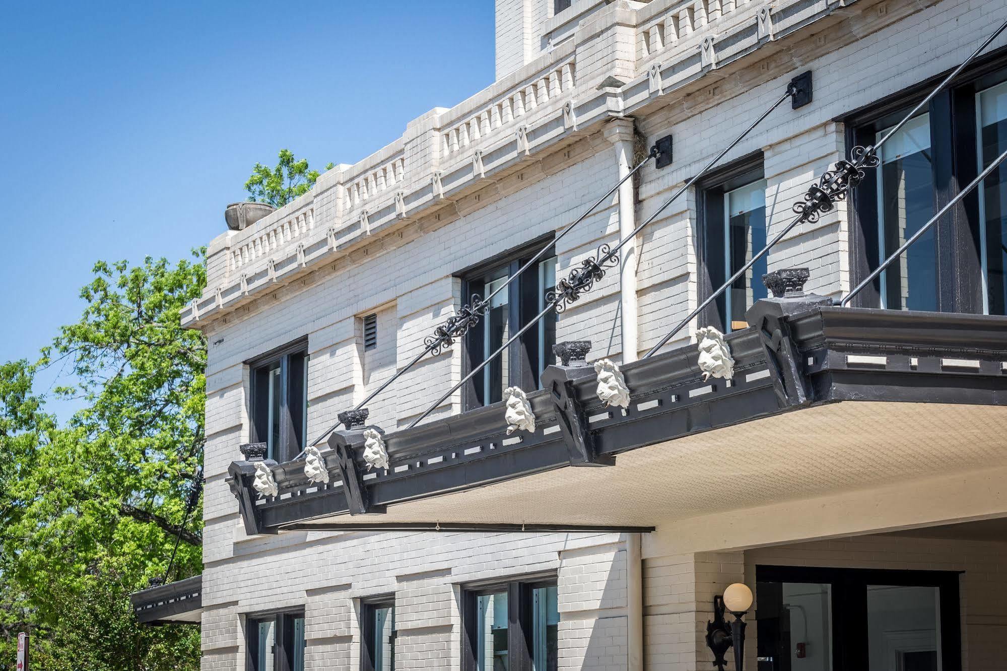 Park Plaza Hotel Seguin Bagian luar foto