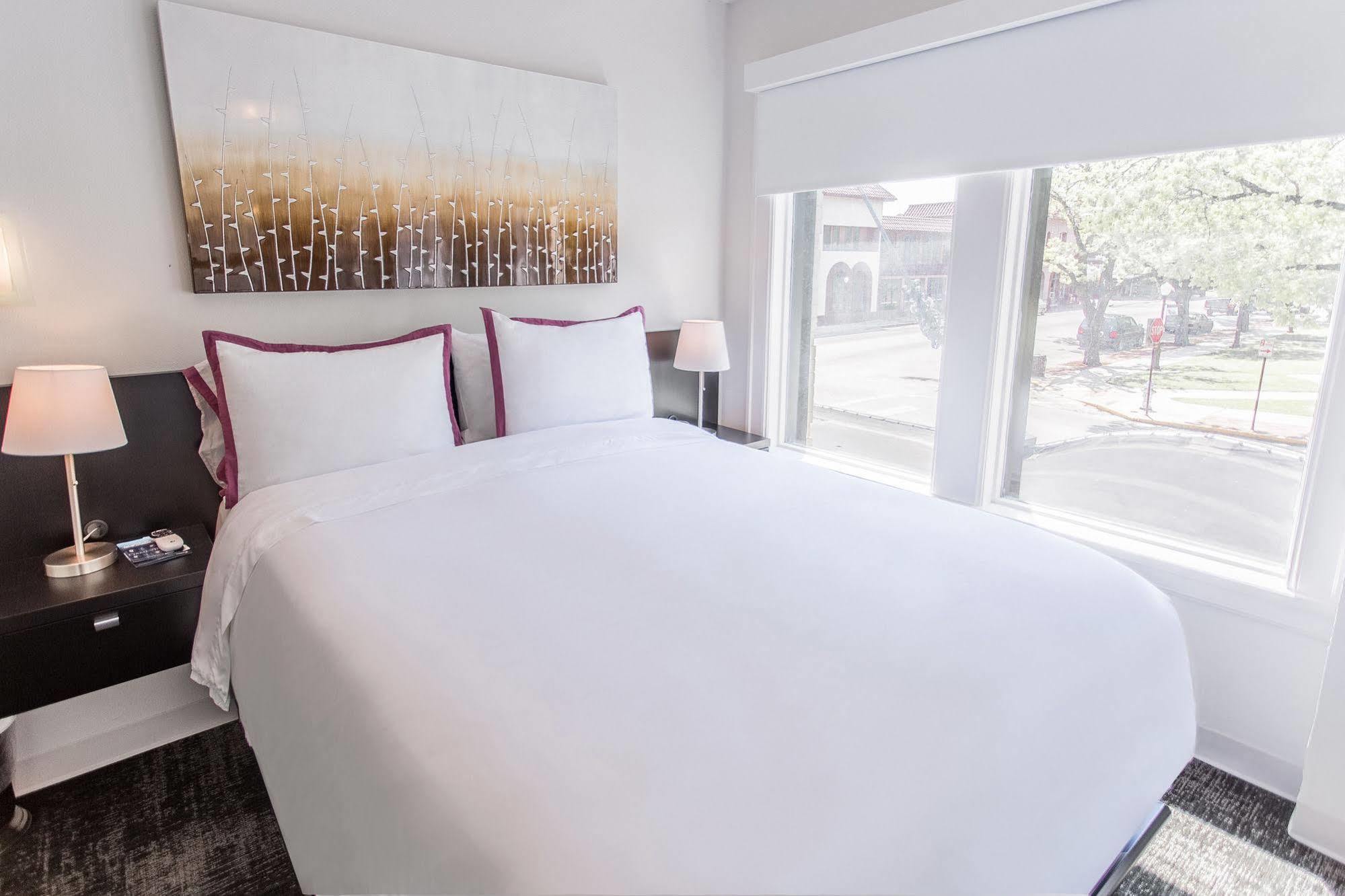 Park Plaza Hotel Seguin Bagian luar foto