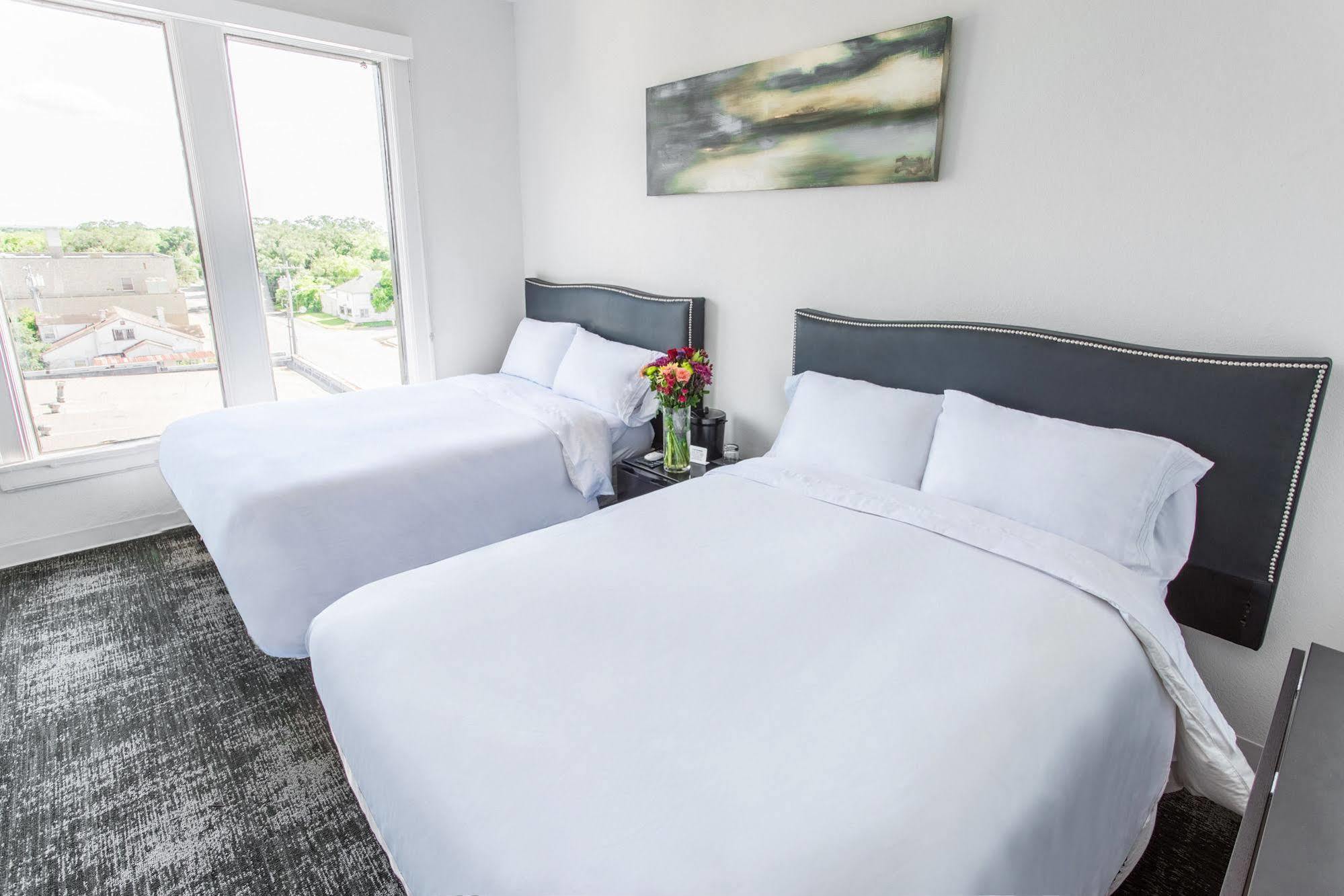 Park Plaza Hotel Seguin Bagian luar foto