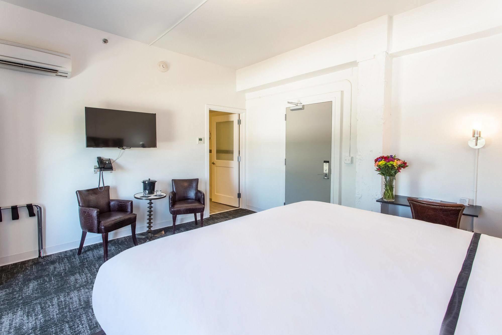 Park Plaza Hotel Seguin Bagian luar foto