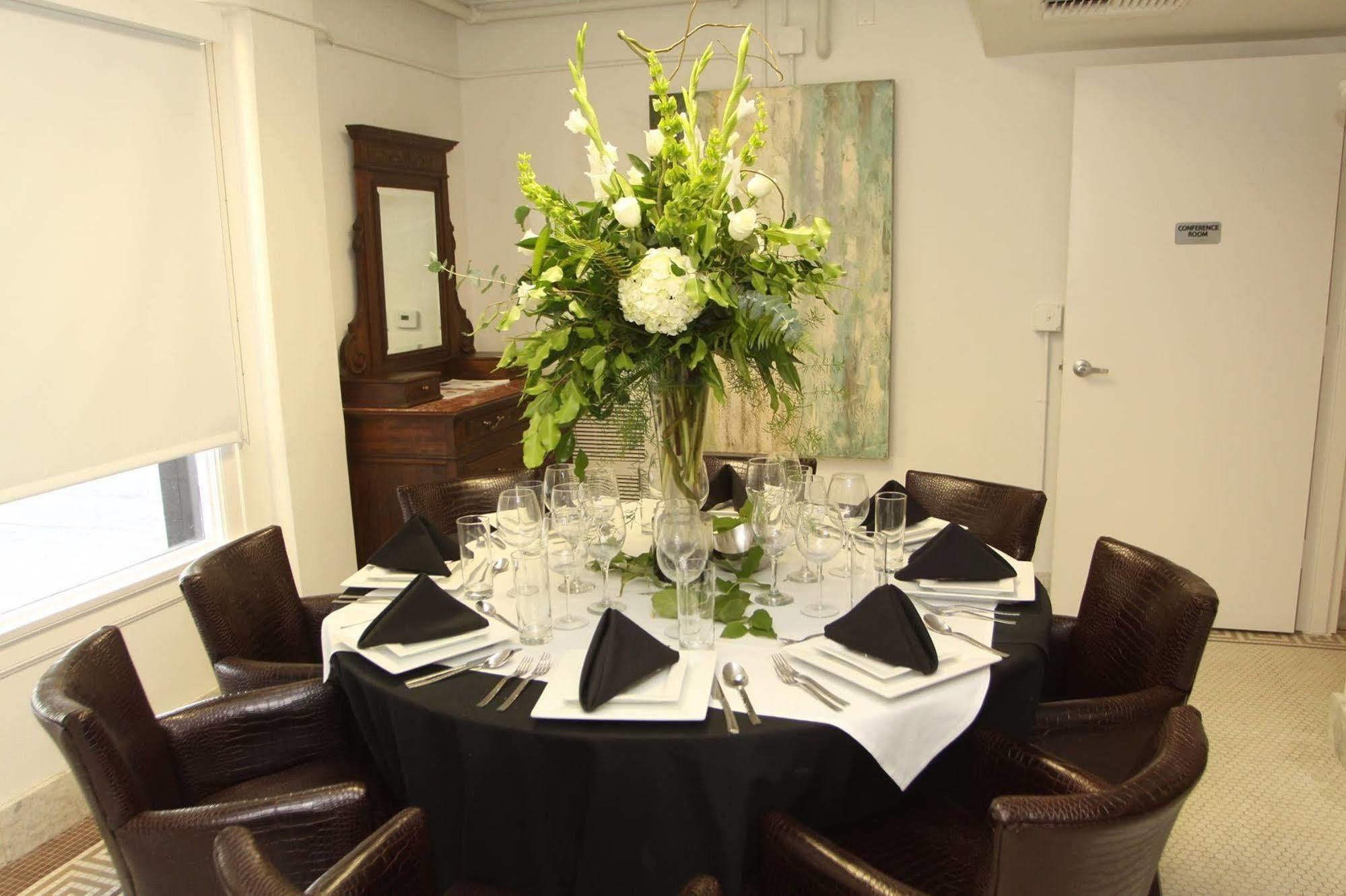 Park Plaza Hotel Seguin Bagian luar foto
